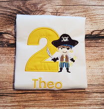 Load image into Gallery viewer, Chilldrens personalised pirate birthday tshirt
